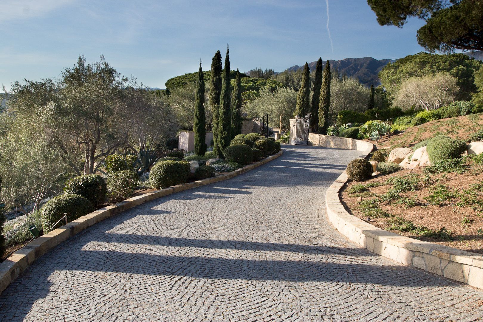 Read more about the article Eco-Friendly Paving Solutions for Sustainable Driveways